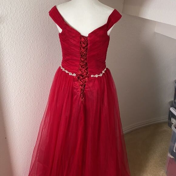 Red Prom / Evening Dress with Silver waist detail. - Picture 6 of 10